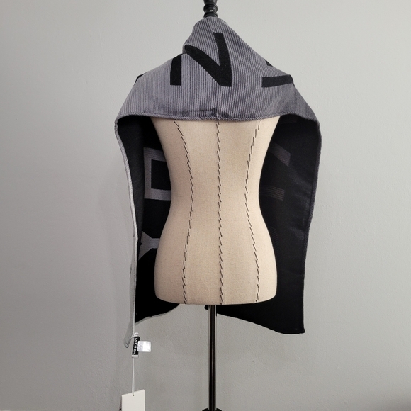 Givenchy Large Logo Gradient Scarf - Picture 3 of 10